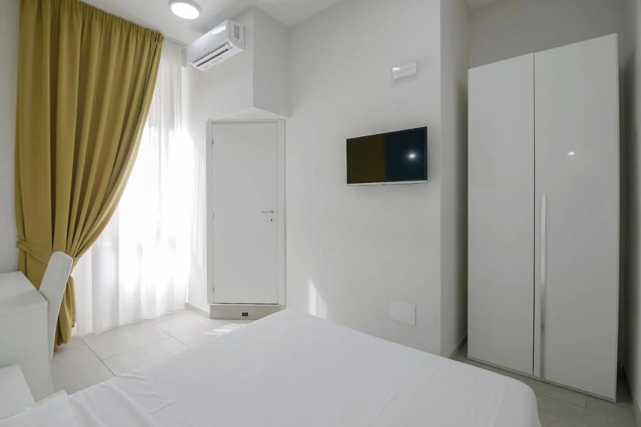 La Chambre Naples 3*,