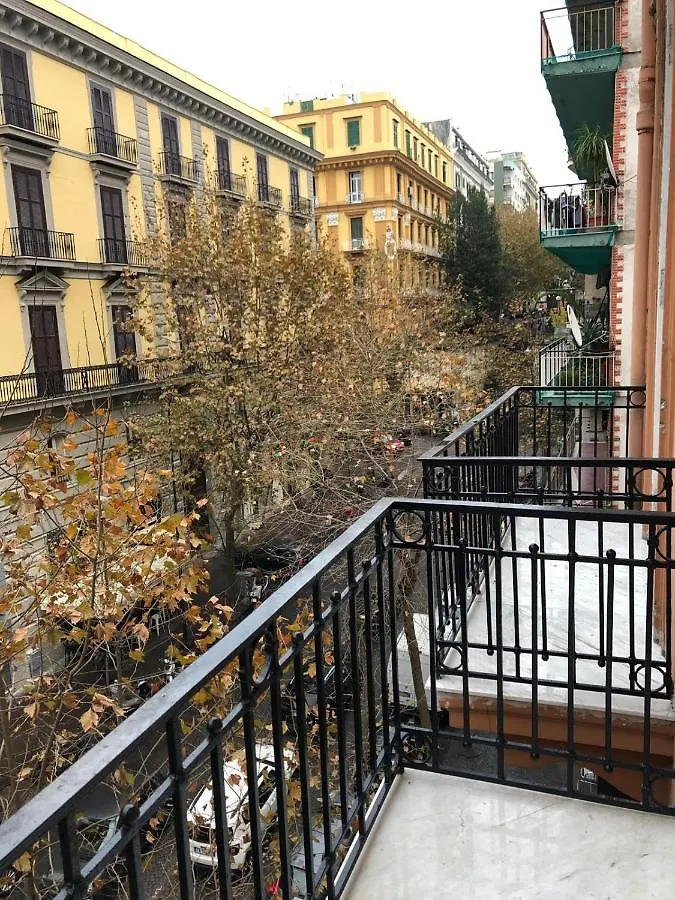 La Chambre Napoli 3*,