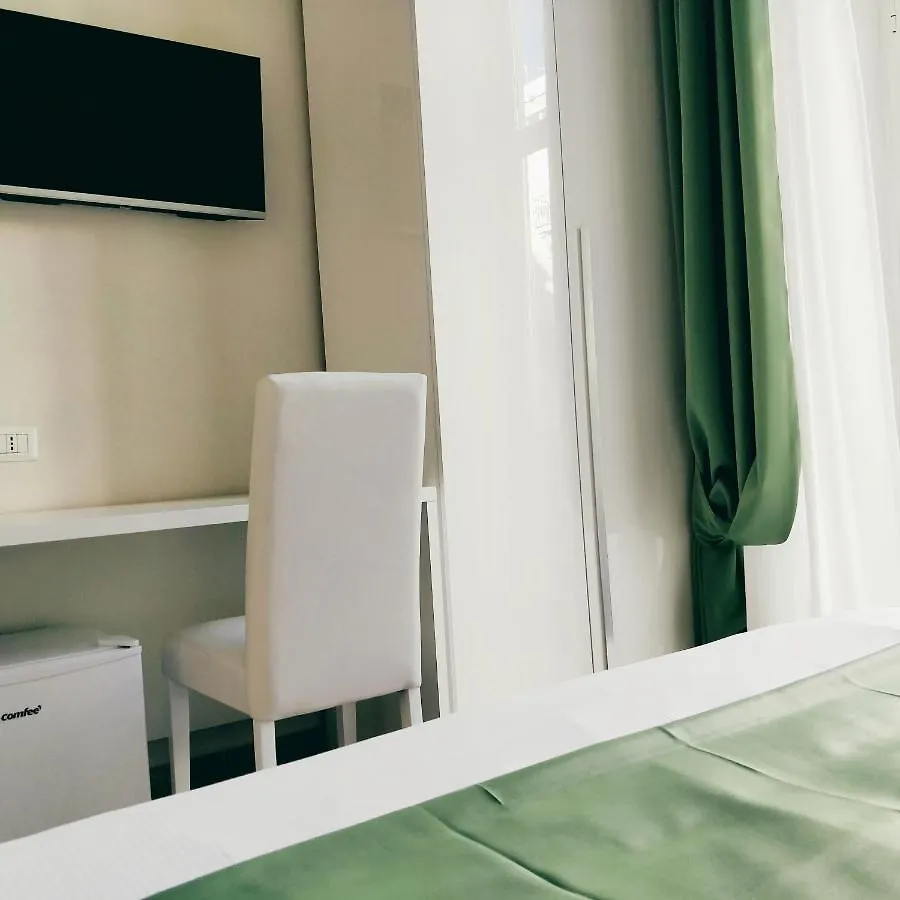 La Chambre Naples 3*,