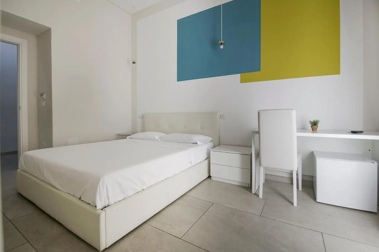 La Chambre Naples 3*,